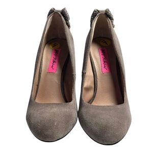 Betsey Johnson Women's Taupe Wedges With Rhinestones And Cute Bows Size 7